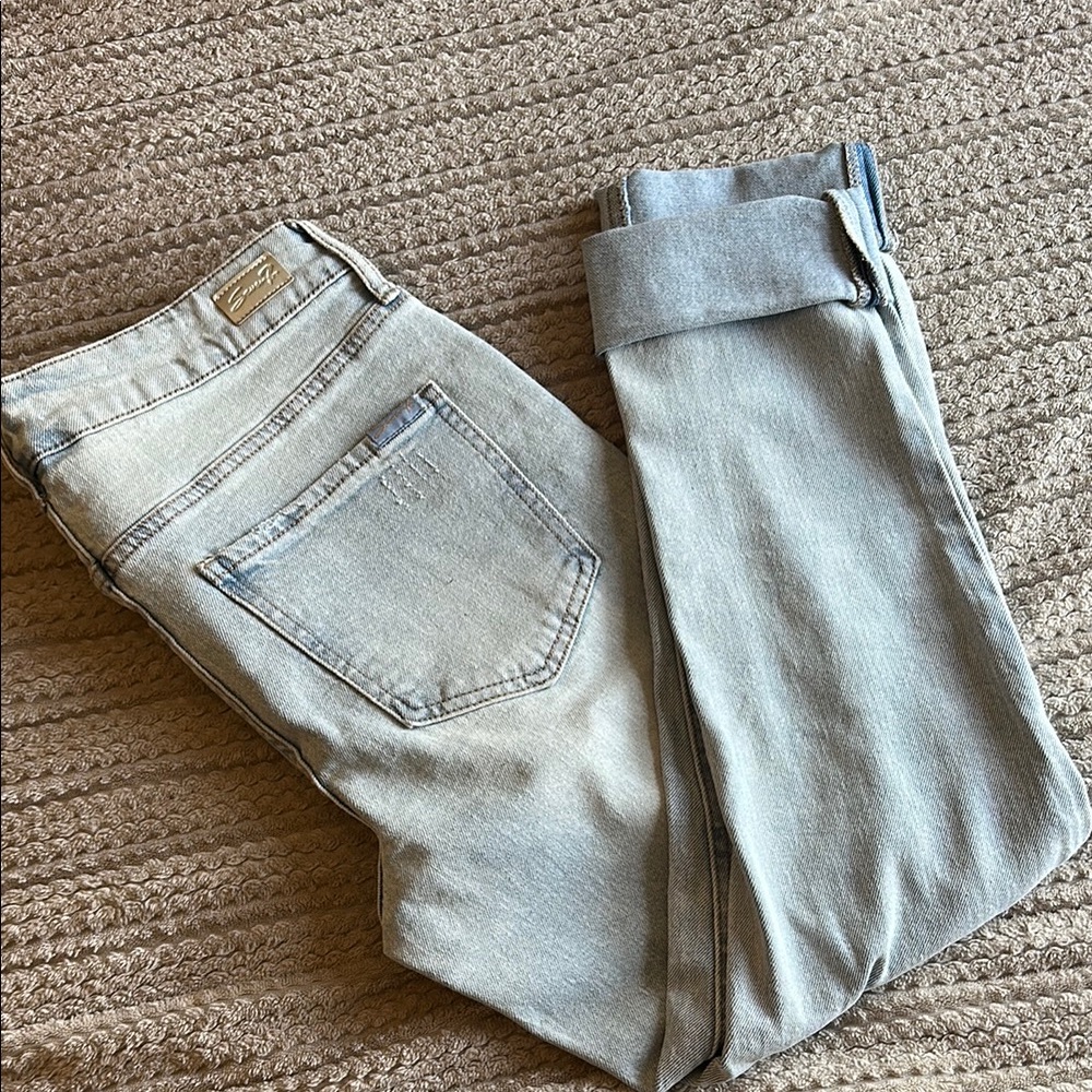 Seven7 Distressed Jeans